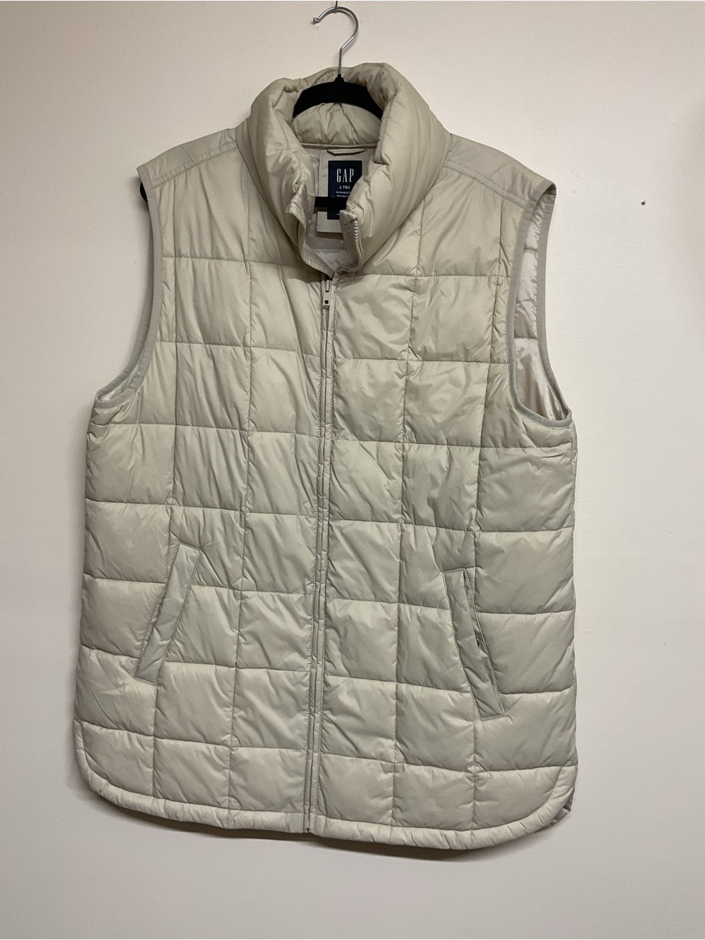 GAP Women's Light Cream Quilted Puffer Vest